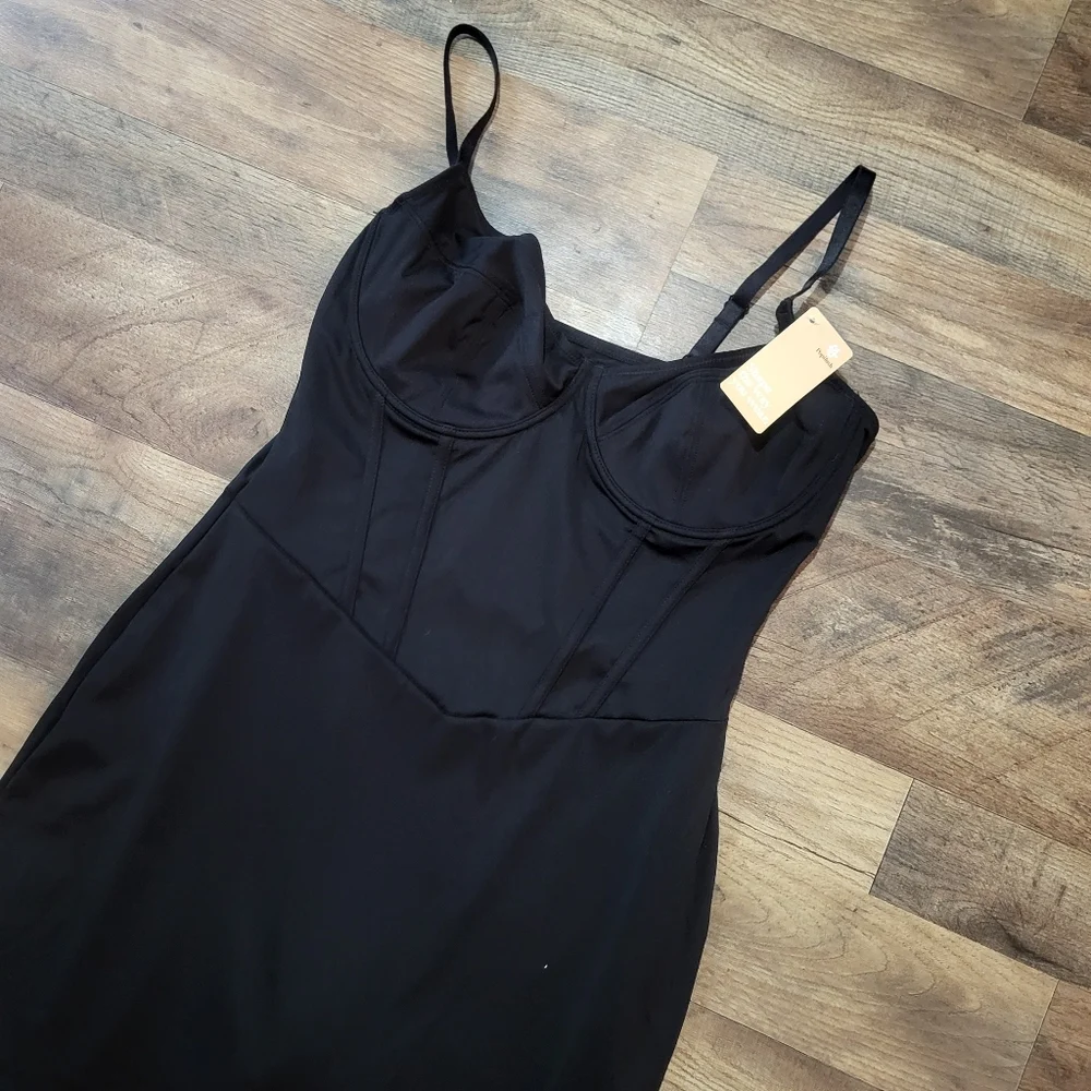 Elegant Black Women's Dress - Picture 8 of 11